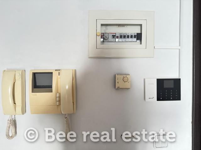 231001037-127
