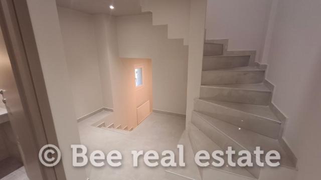 231001055-910