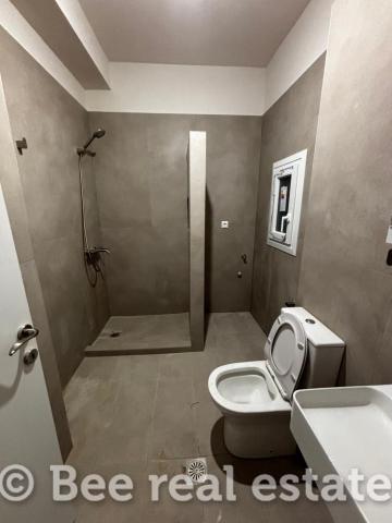 231001039-752